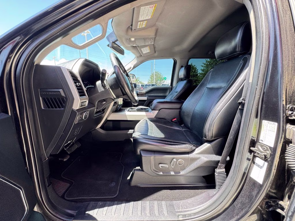2019 Black Metallic Ford Super Duty F-250 SRW Lariat 4X4 Truck