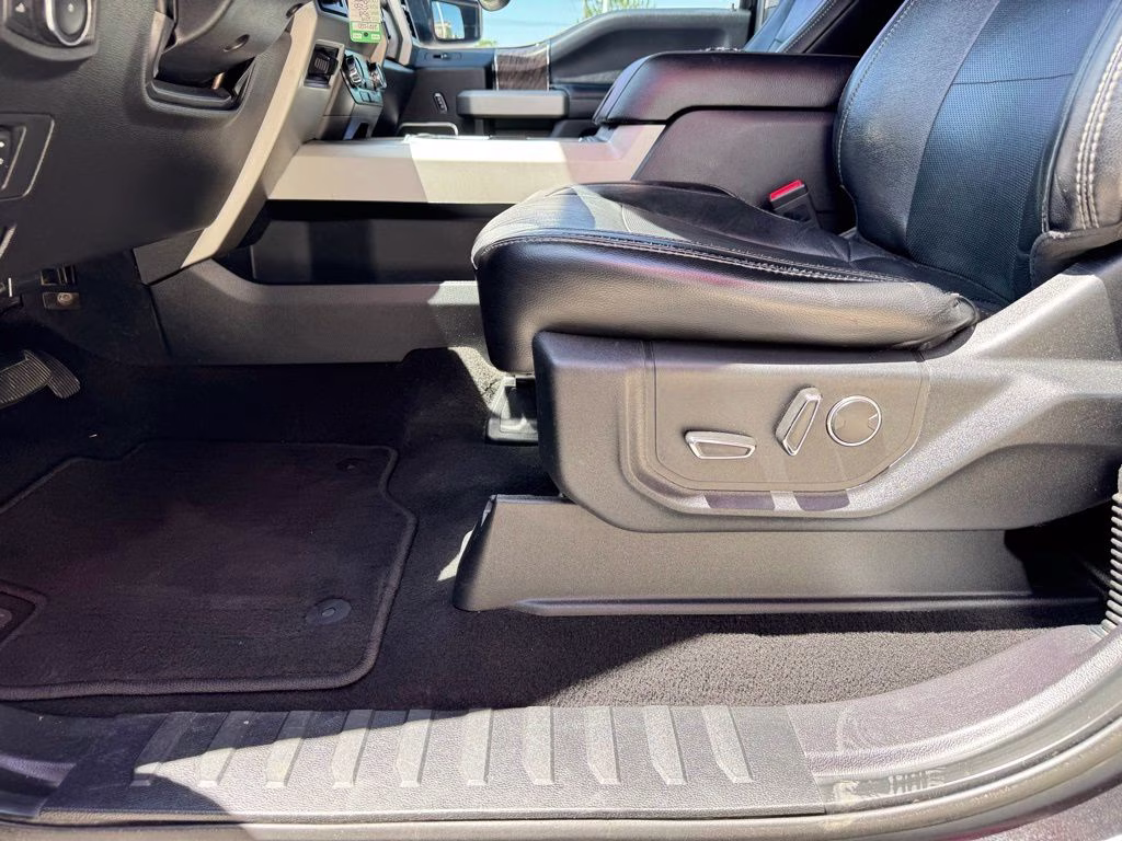2019 Black Metallic Ford Super Duty F-250 SRW Lariat 4X4 Truck
