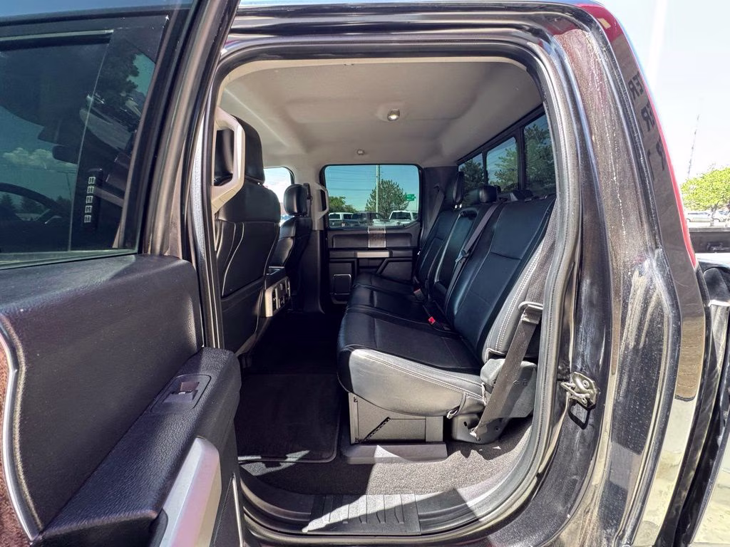 2019 Black Metallic Ford Super Duty F-250 SRW Lariat 4X4 Truck