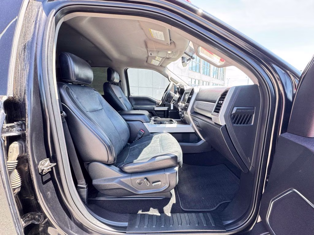 2019 Black Metallic Ford Super Duty F-250 SRW Lariat 4X4 Truck