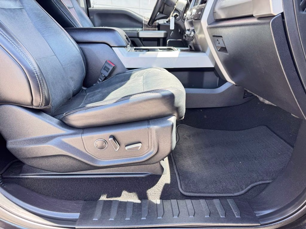 2019 Black Metallic Ford Super Duty F-250 SRW Lariat 4X4 Truck