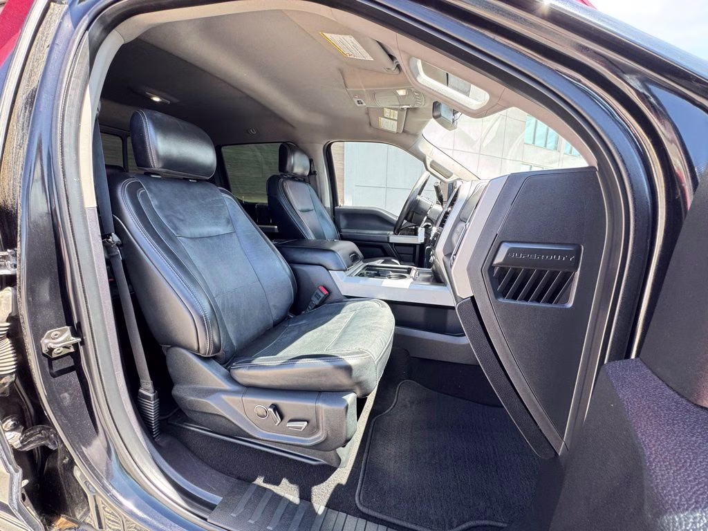 2019 Black Metallic Ford Super Duty F-250 SRW Lariat 4X4 Truck
