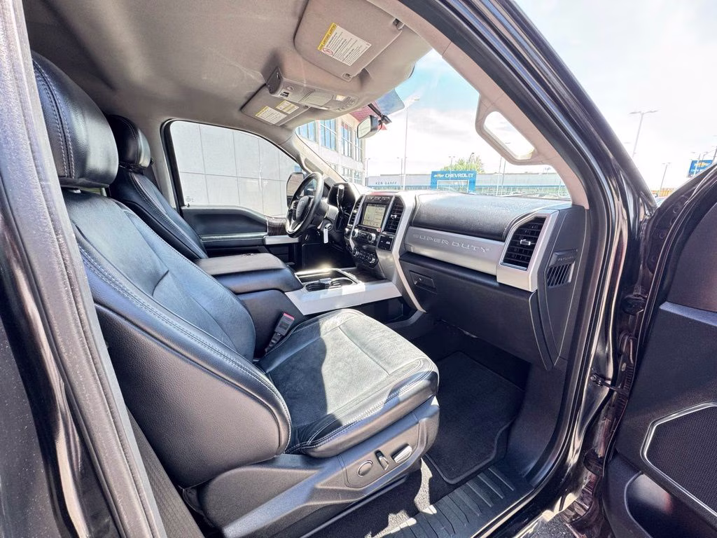 2019 Black Metallic Ford Super Duty F-250 SRW Lariat 4X4 Truck