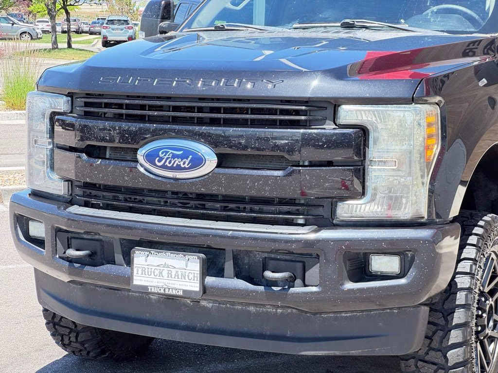 2019 Black Metallic Ford Super Duty F-250 SRW Lariat 4X4 Truck