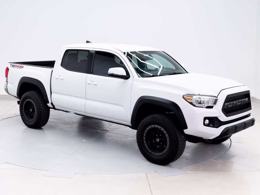 2016 Super White Toyota Tacoma TRD Off-Road 4X4 Truck