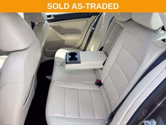 2014 Moonrock Silver Metallic Volkswagen Jetta SportWagen 2.0L TDI FWD Crossover
