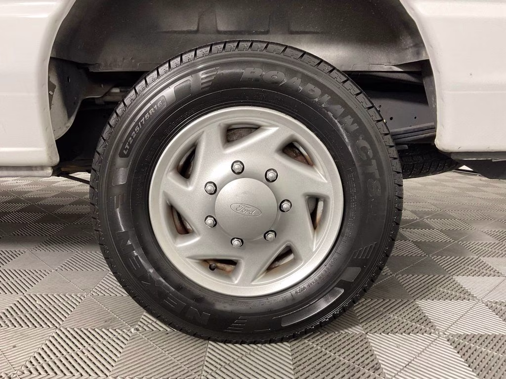 2014 Oxford White Ford E-350SD XL RWD Crossover