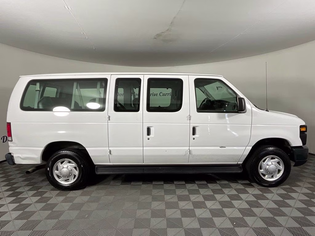 2014 Oxford White Ford E-350SD XL RWD Crossover