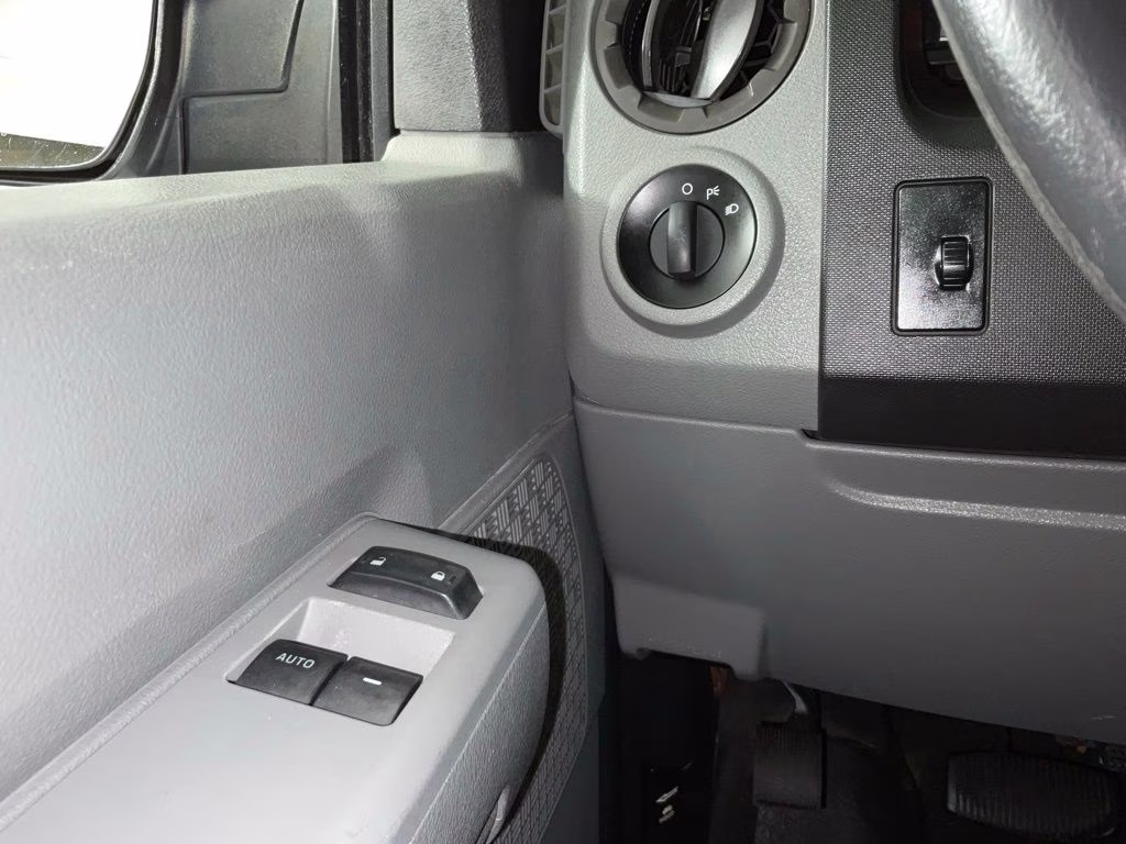2014 Oxford White Ford E-350SD XL RWD Crossover