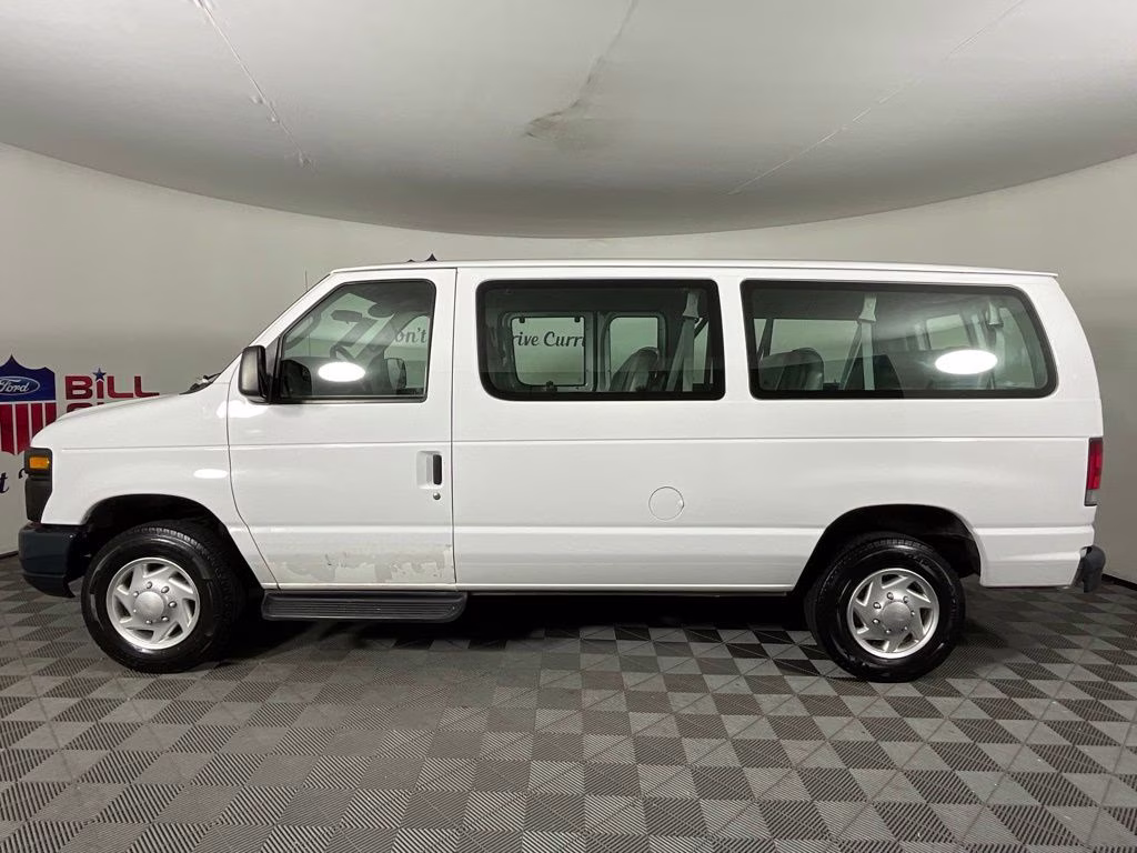2014 Oxford White Ford E-350SD XL RWD Crossover