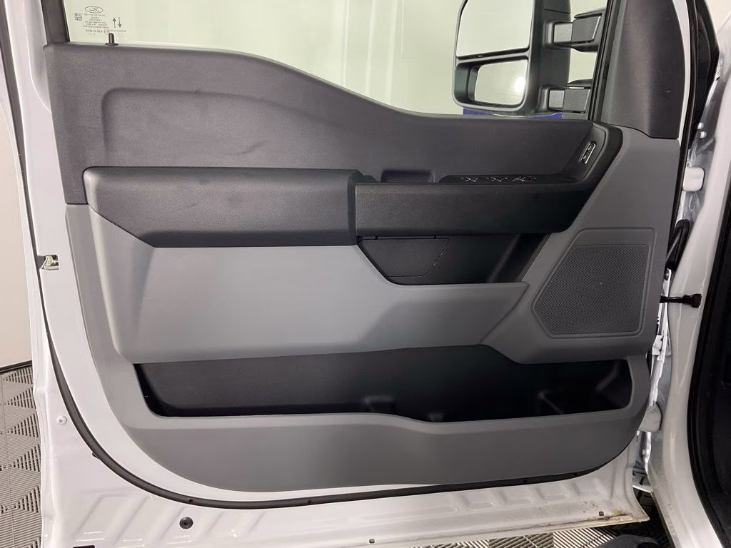 2026 Oxford White Ford Super Duty F-250 SRW XL 4X4 Truck