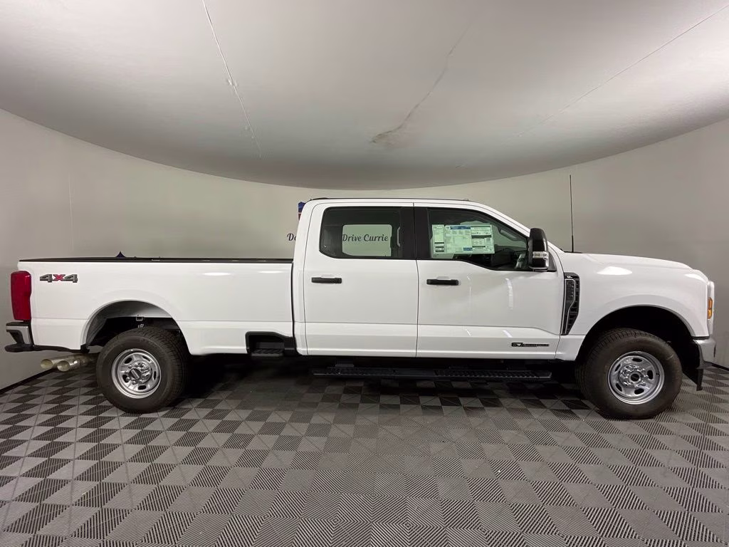 2026 Oxford White Ford Super Duty F-250 SRW XL 4X4 Truck
