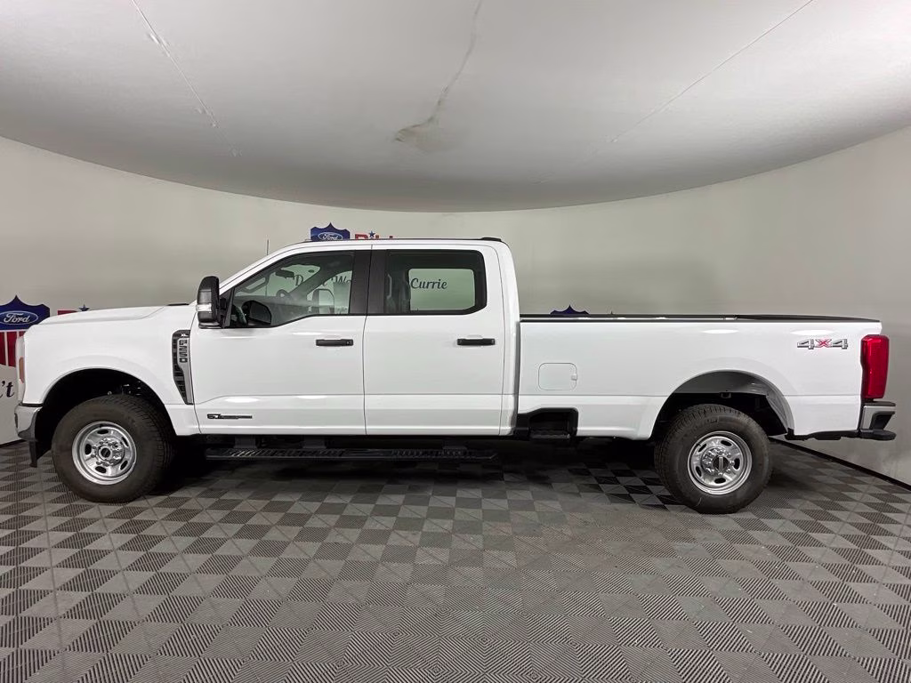 2026 Oxford White Ford Super Duty F-250 SRW XL 4X4 Truck
