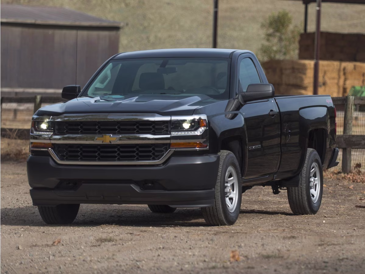 2017 Silver Ice Metallic Chevrolet Silverado 1500 LT 4X4 Truck