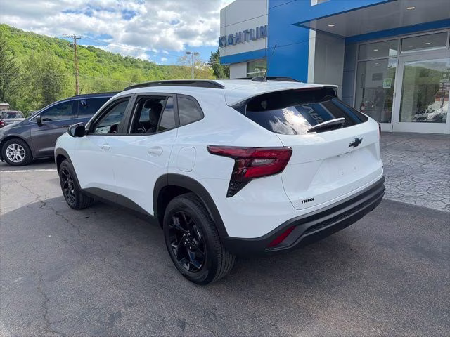 2026 Summit White Chevrolet Trax LT FWD SUV
