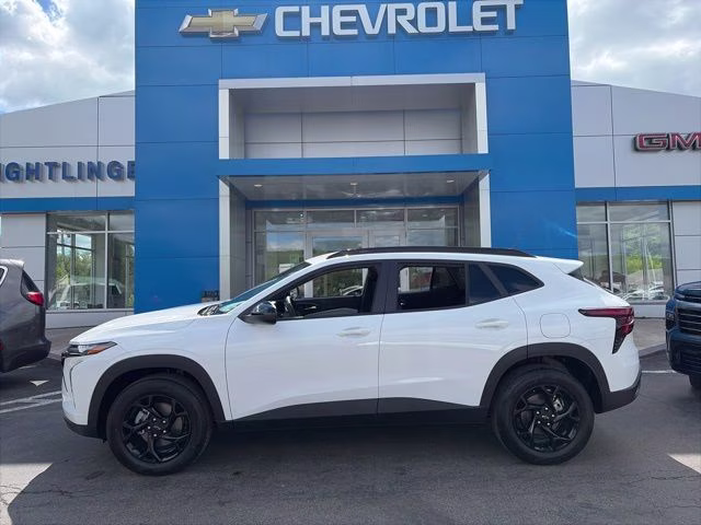 2026 Summit White Chevrolet Trax LT FWD SUV