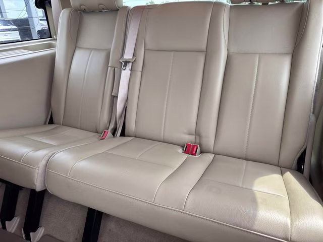 2014 White Platinum Clearcoat Metallic Ford Expedition XLT RWD SUV