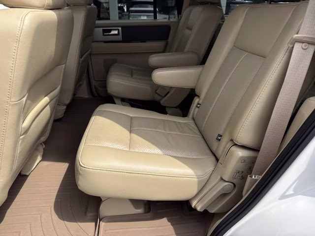 2014 White Platinum Clearcoat Metallic Ford Expedition XLT RWD SUV