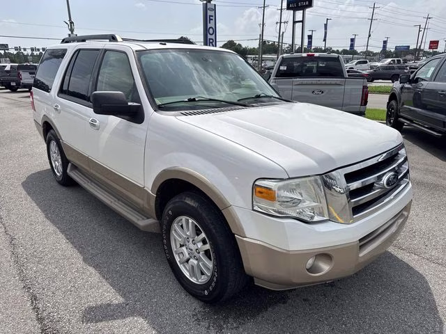2014 White Platinum Clearcoat Metallic Ford Expedition XLT RWD SUV