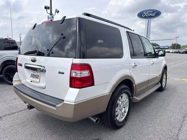 2014 White Platinum Clearcoat Metallic Ford Expedition XLT RWD SUV