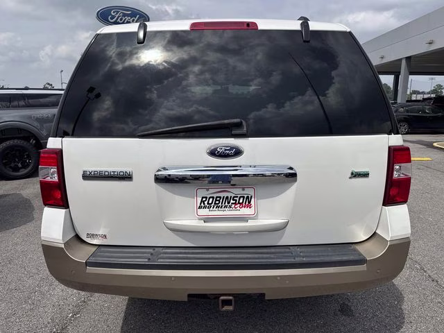 2014 White Platinum Clearcoat Metallic Ford Expedition XLT RWD SUV