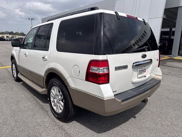 2014 White Platinum Clearcoat Metallic Ford Expedition XLT RWD SUV
