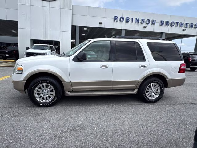 2014 White Platinum Clearcoat Metallic Ford Expedition XLT RWD SUV