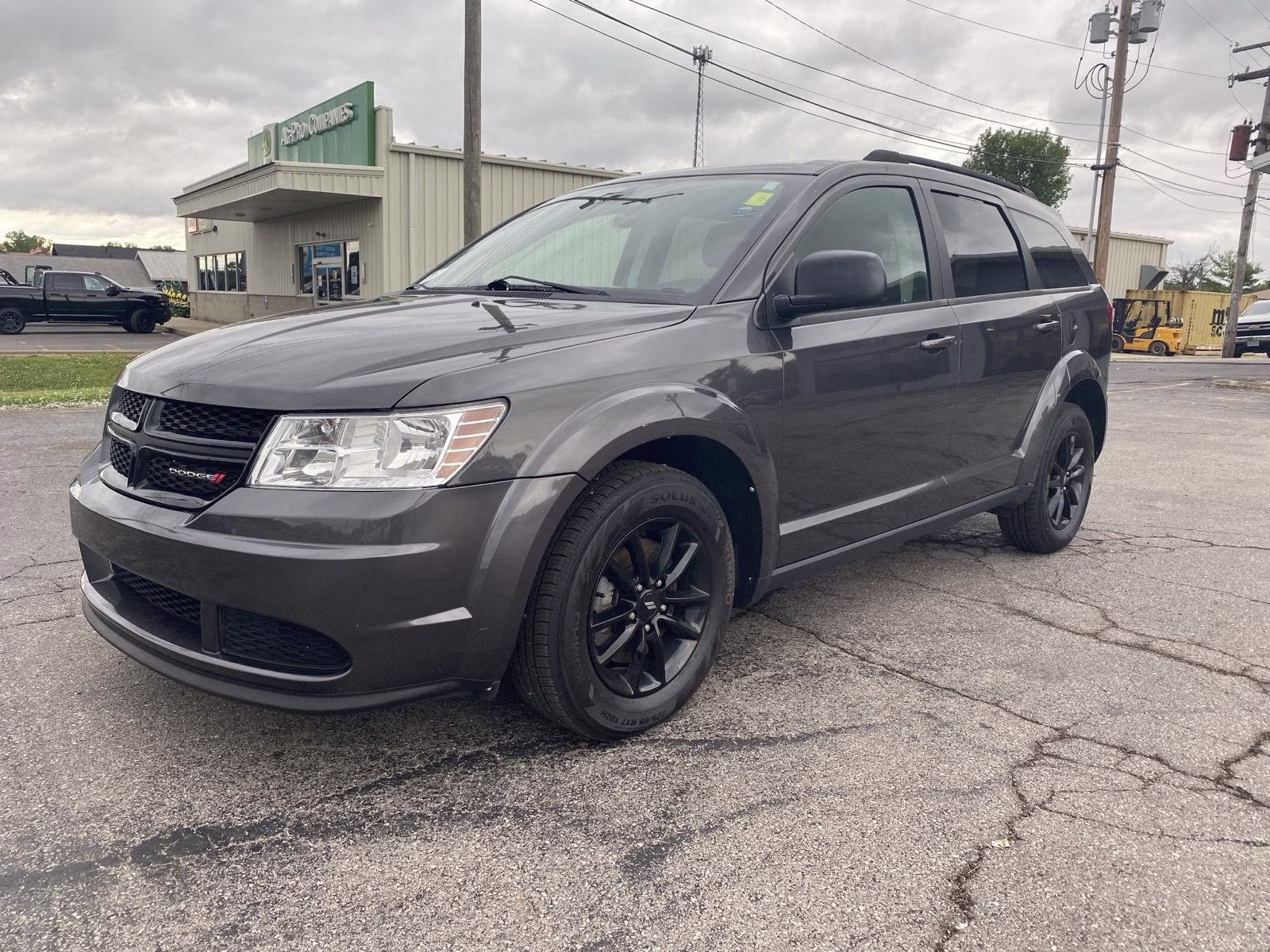 2020 Granite Pearlcoat Dodge Journey SE Value FWD SUV