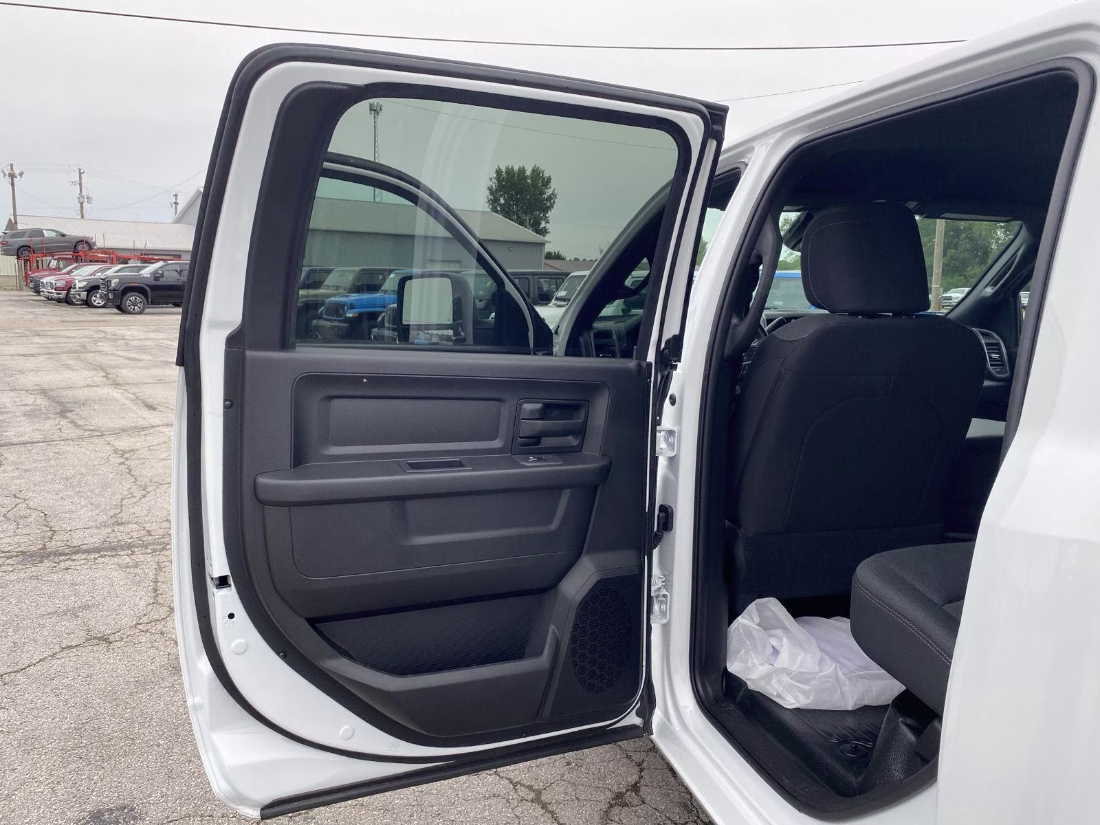 2026 Bright White Clearcoat Ram 3500 Chassis Cab Tradesman 4X4 Truck