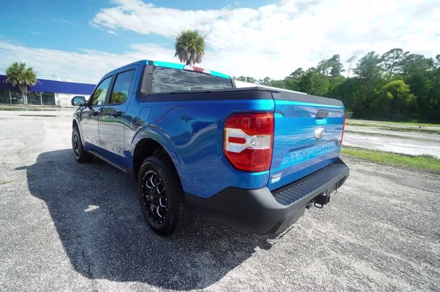 2022 Blue Metallic Ford Maverick XL FWD Truck
