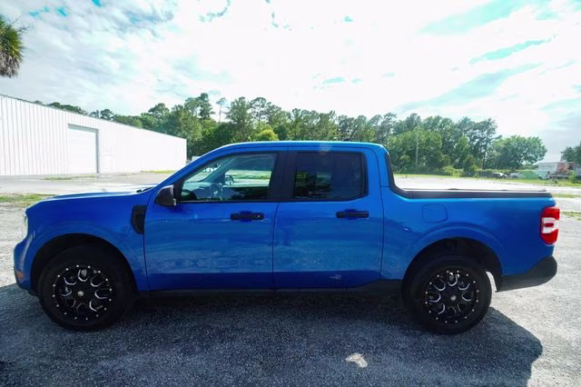 2022 Blue Metallic Ford Maverick XL FWD Truck