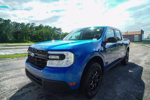 2022 Blue Metallic Ford Maverick XL FWD Truck