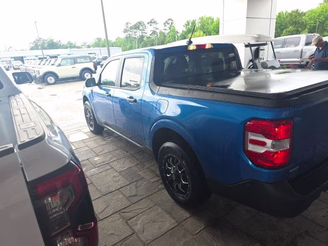 2022 Blue Metallic Ford Maverick XL FWD Truck