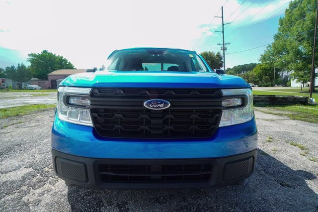 2022 Blue Metallic Ford Maverick XL FWD Truck