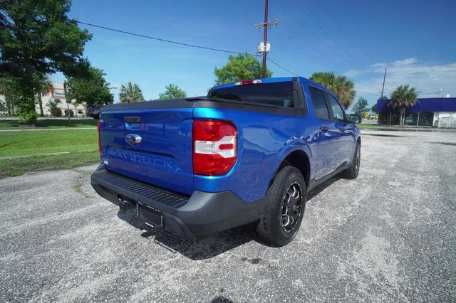 2022 Blue Metallic Ford Maverick XL FWD Truck