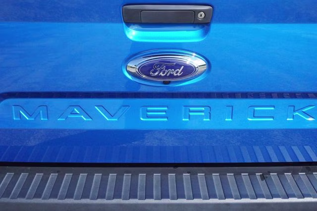 2022 Blue Metallic Ford Maverick XL FWD Truck