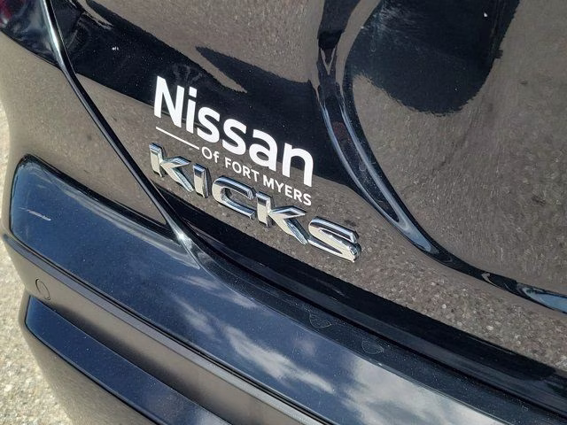2023 Super Black Nissan Kicks SR FWD SUV