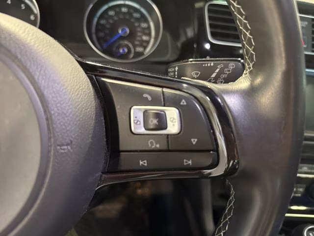 2017 Volkswagen Golf R DCC & Navigation 4Motion AWD Hatchback