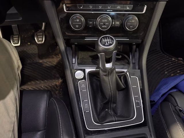 2017 Volkswagen Golf R DCC & Navigation 4Motion AWD Hatchback