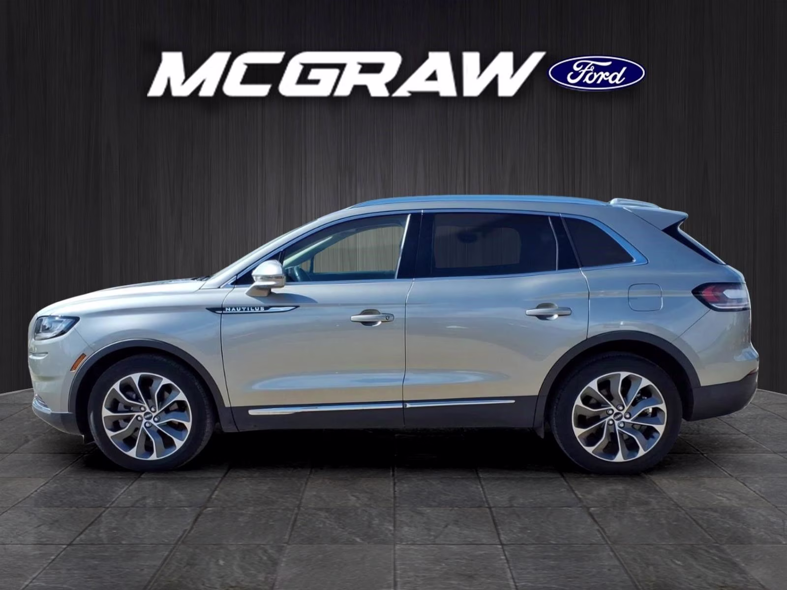 2023 Sandstone Metallic Lincoln Nautilus Reserve AWD SUV