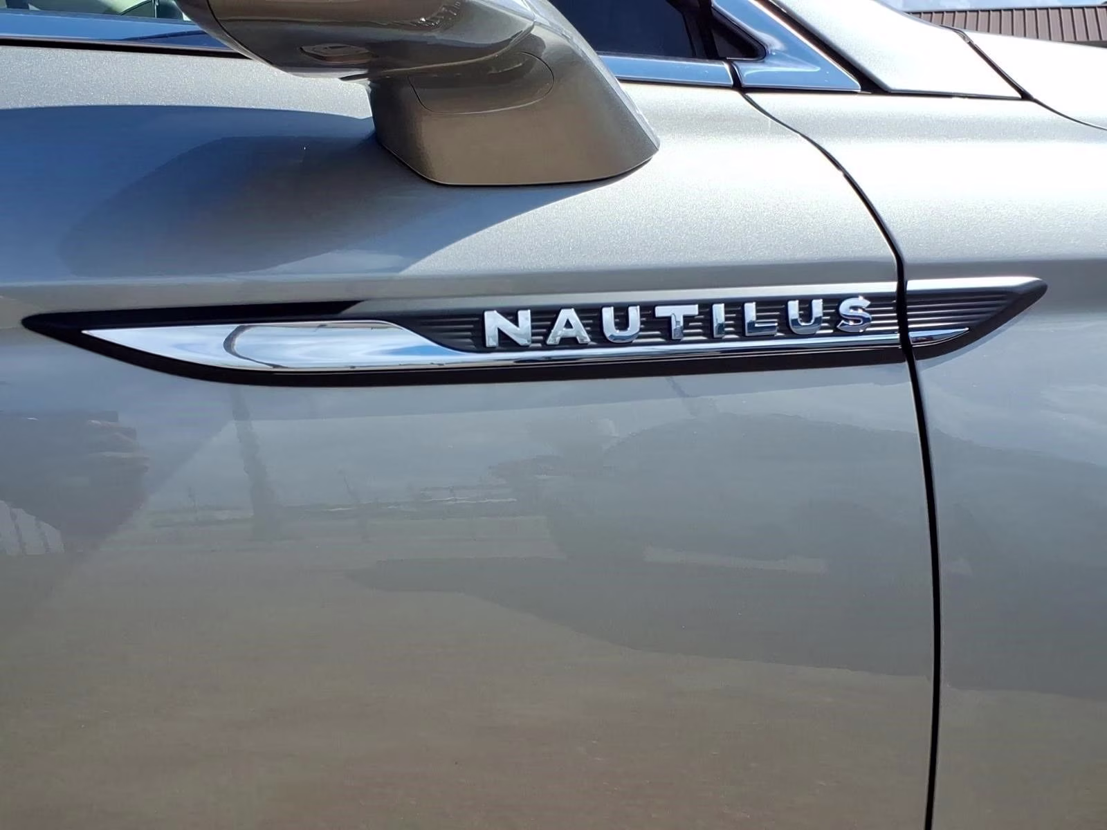 2023 Sandstone Metallic Lincoln Nautilus Reserve AWD SUV