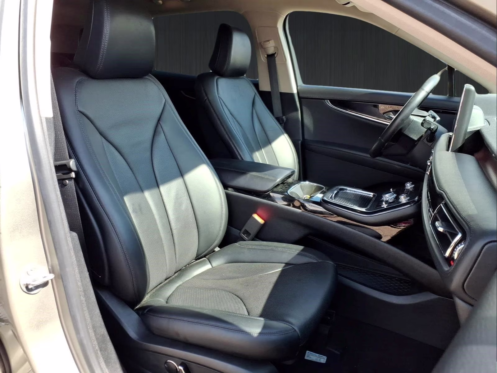 2023 Sandstone Metallic Lincoln Nautilus Reserve AWD SUV
