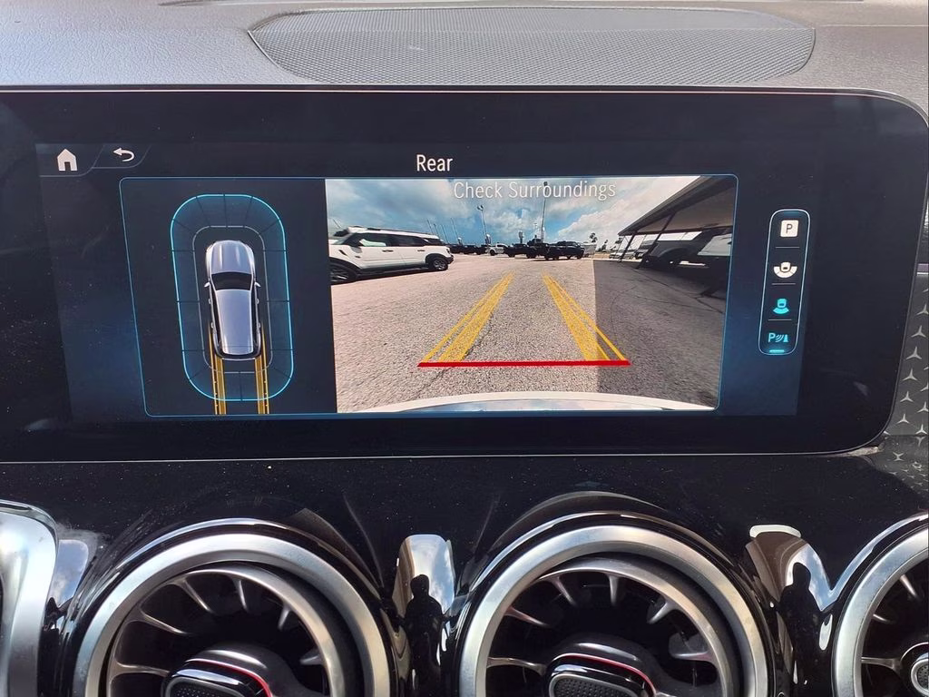 2025 Polar White Mercedes-Benz GLB 250 FWD SUV