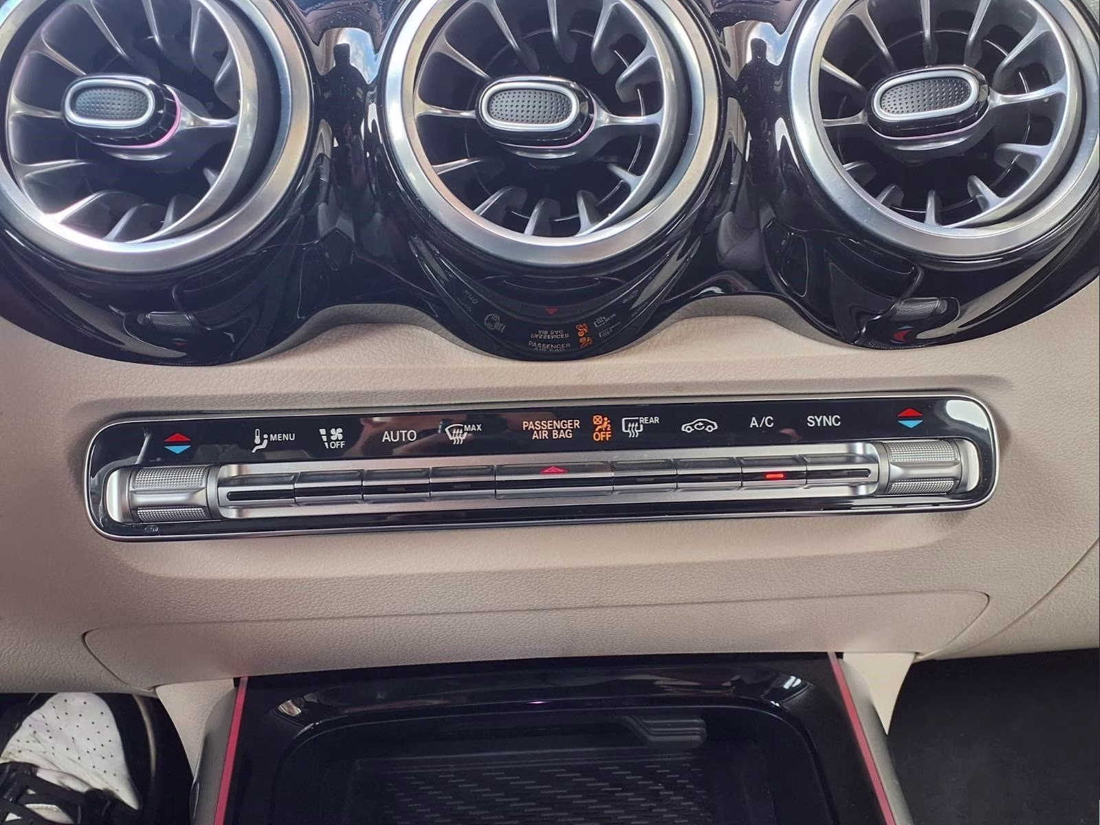 2025 Polar White Mercedes-Benz GLB GLB 250 FWD SUV