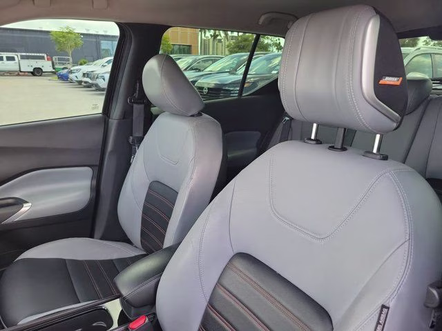 2023 Super Black Nissan Kicks SR FWD SUV