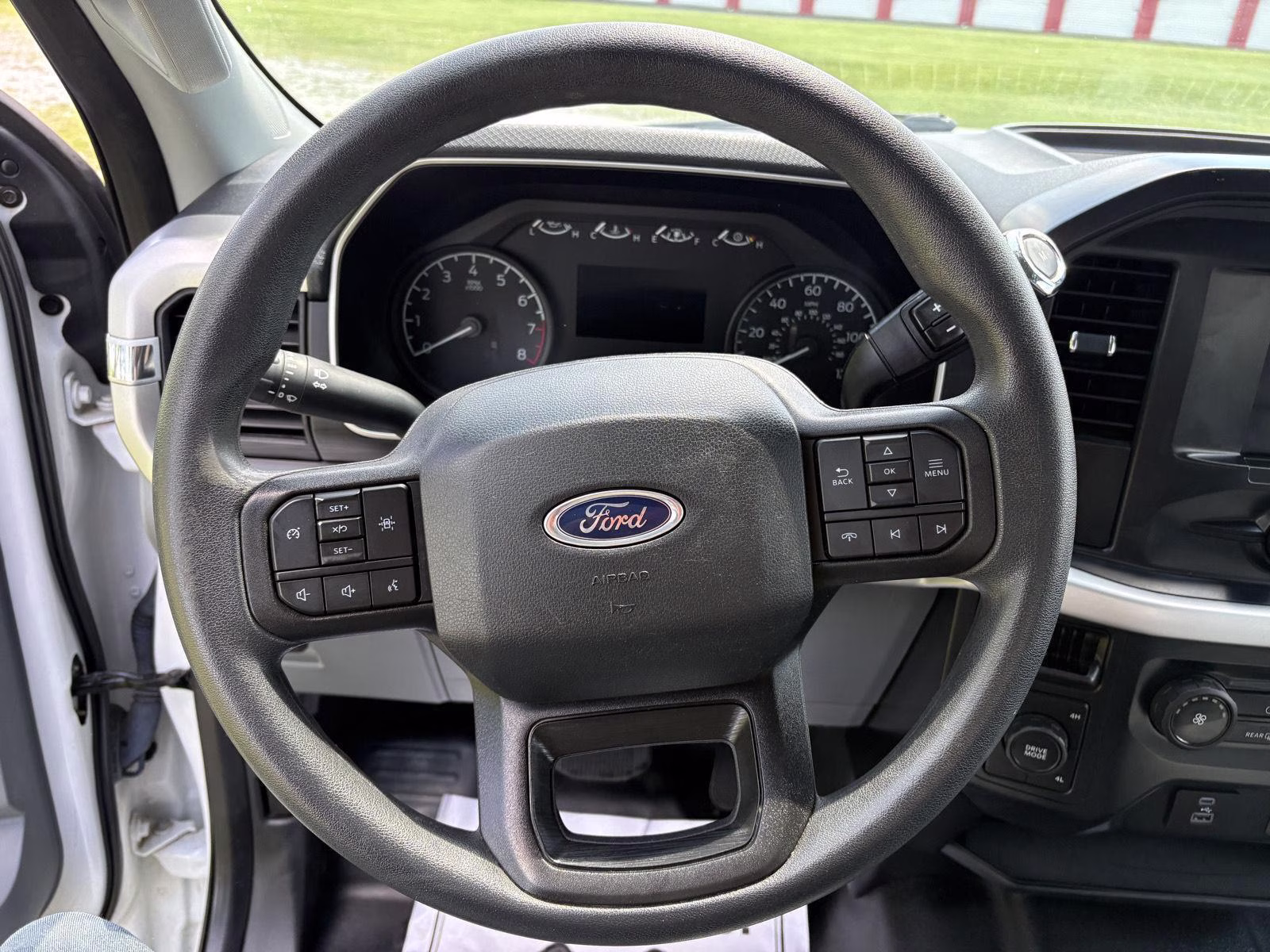 2022 Oxford White Ford F-150 XL 4X4 Truck