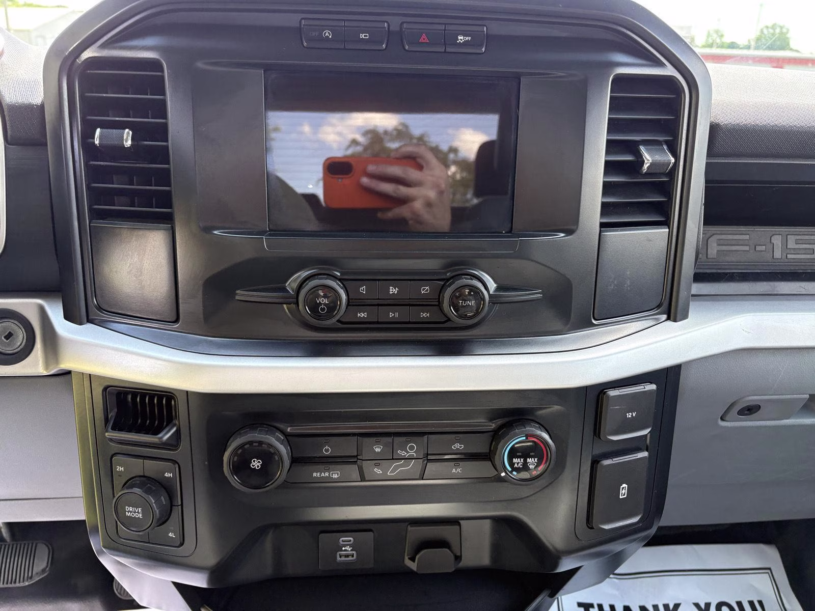 2022 Oxford White Ford F-150 XL 4X4 Truck