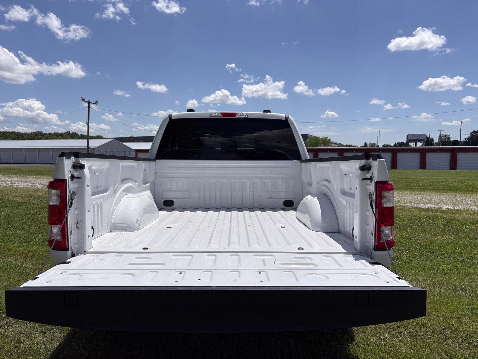 2022 Oxford White Ford F-150 XL 4X4 Truck