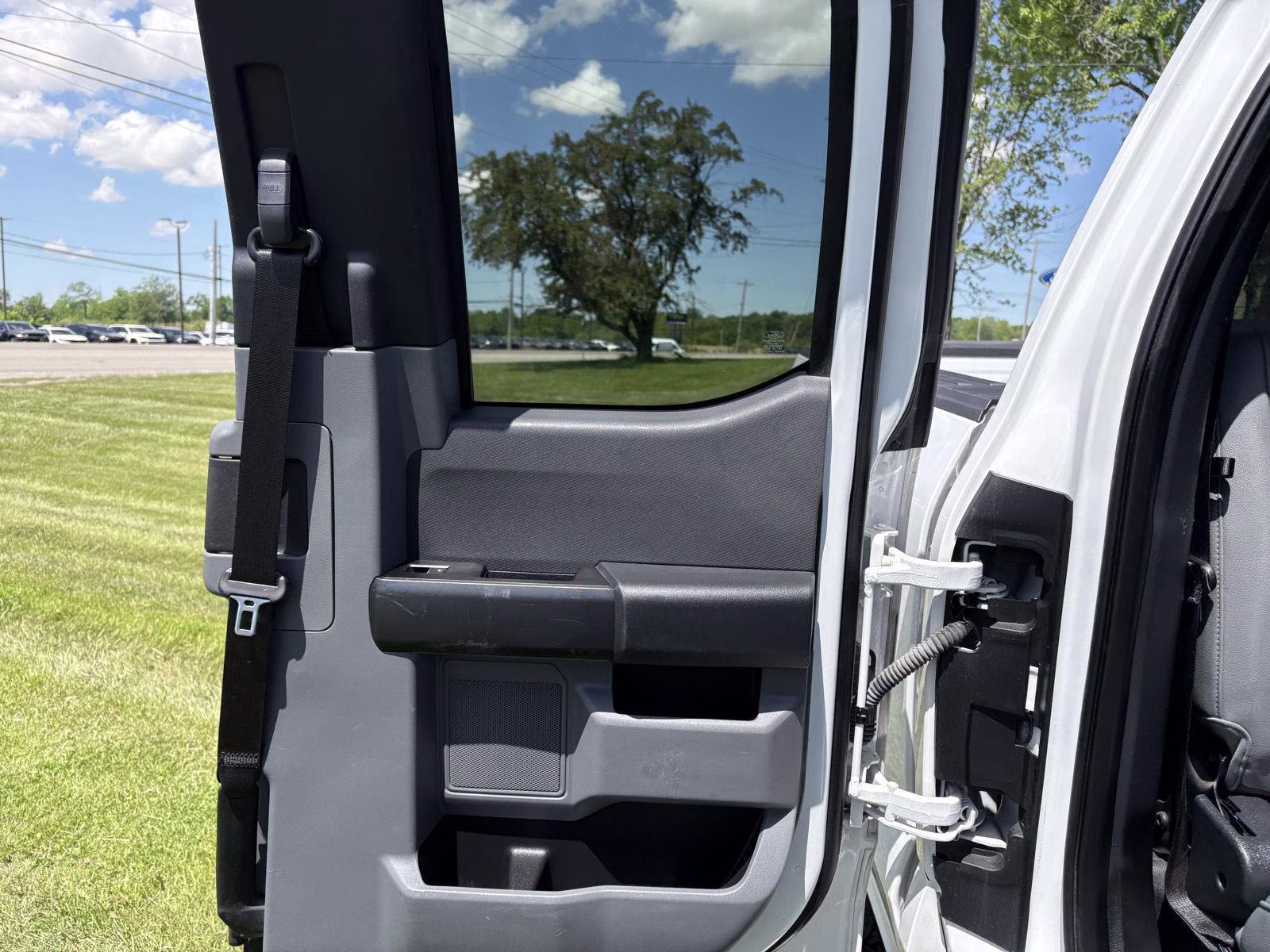 2022 Oxford White Ford F-150 XL 4X4 Truck