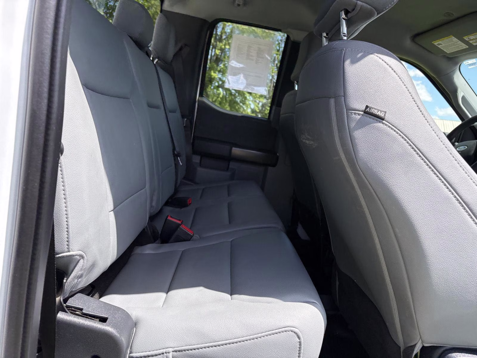 2022 Oxford White Ford F-150 XL 4X4 Truck
